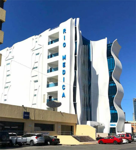 Edificio Río Médica donde se encuentra el consultorio del Dr. Lumbán